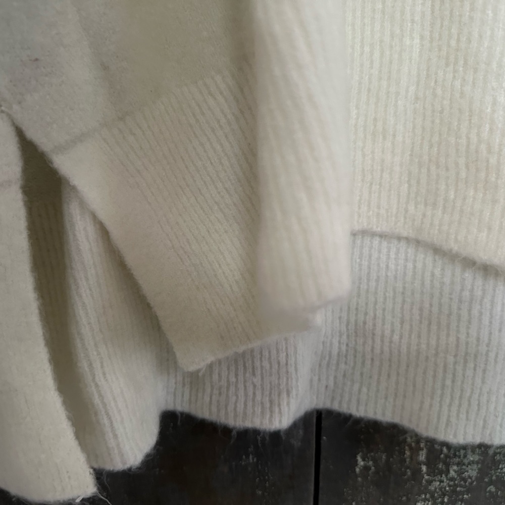 Women’s Size L Cream Express Crew Neck Sweater - Picture 2 of 5
